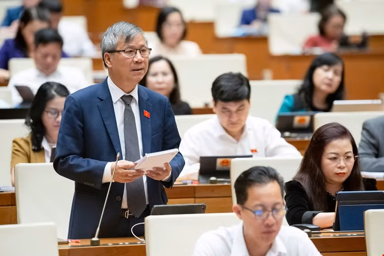 Đại biểu Nguyễn Anh Trí: Sửa Hiến pháp cần nhà khoa học, chuyên gia góp ý Dai bieu Nguyen Anh Tri: Sua Hien phap can nha khoa hoc, chuyen gia gop y