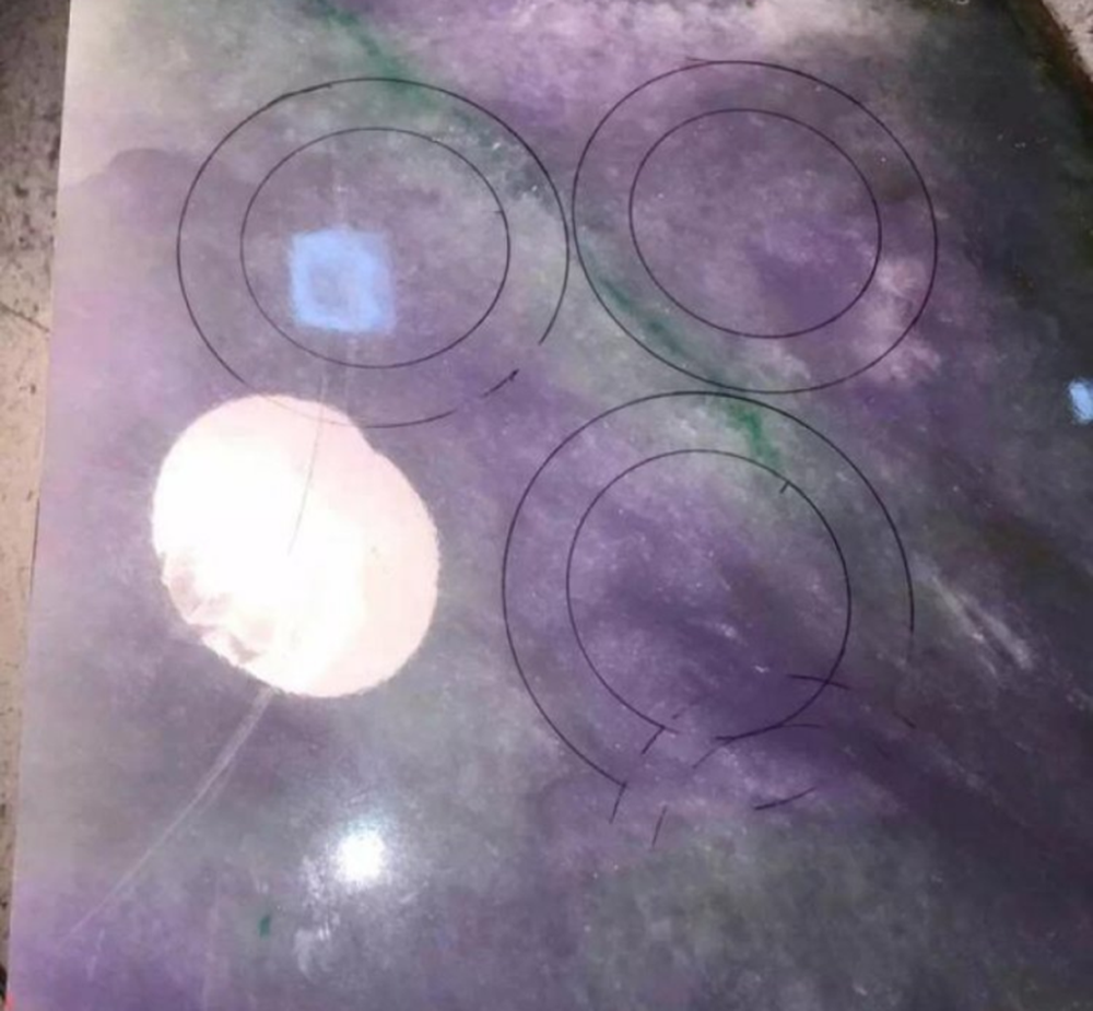 Đây là câu chuyện về một người đàn ông giàu có tên là Lão Vương, người đã chi 100 triệu để mua một khối đá quý không rõ giá trị bên trong. (Ảnh: Sohu)