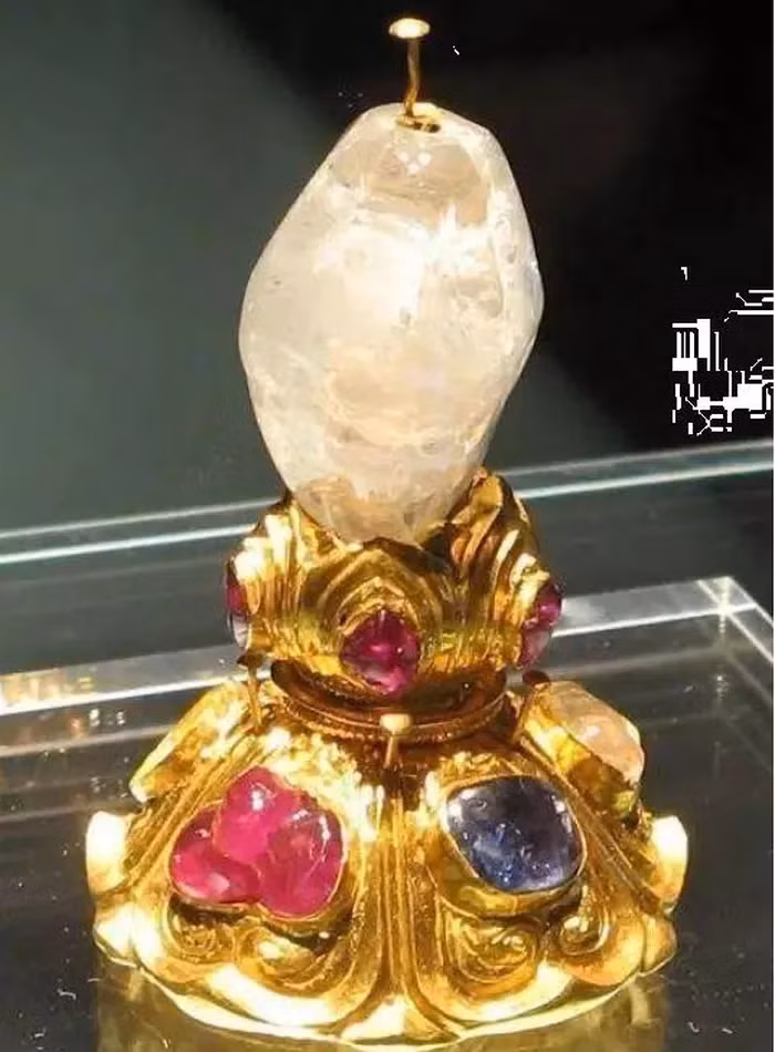 Một số món bảo vật trong mộ cổ được cho là nhập khẩu từ nước ngoài.