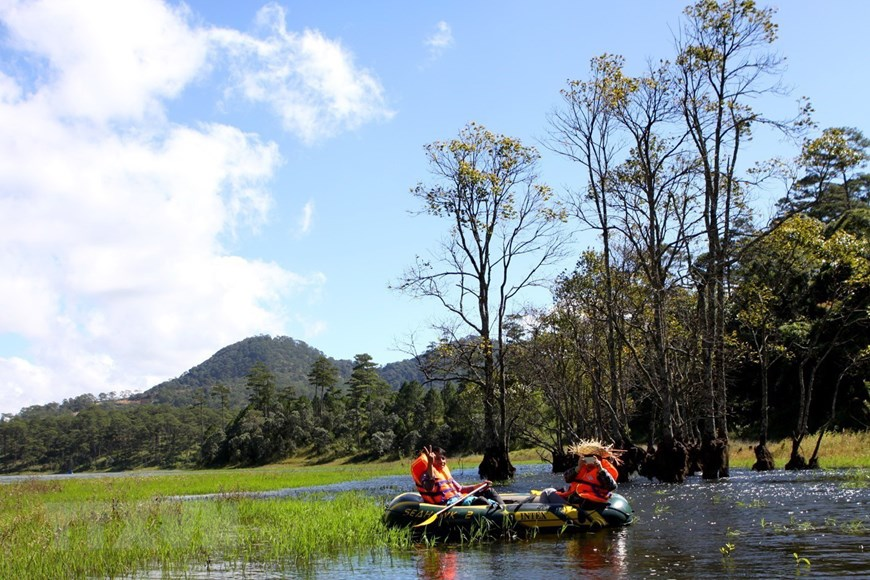 Khu du lịch Quốc gia Hồ Tuyền Lâm đã thu hút hàng chục dự án đầu tư với sản phẩm du lịch khá phong phú, đa dạng. (Ảnh: Phạm Hậu/TTXVN)