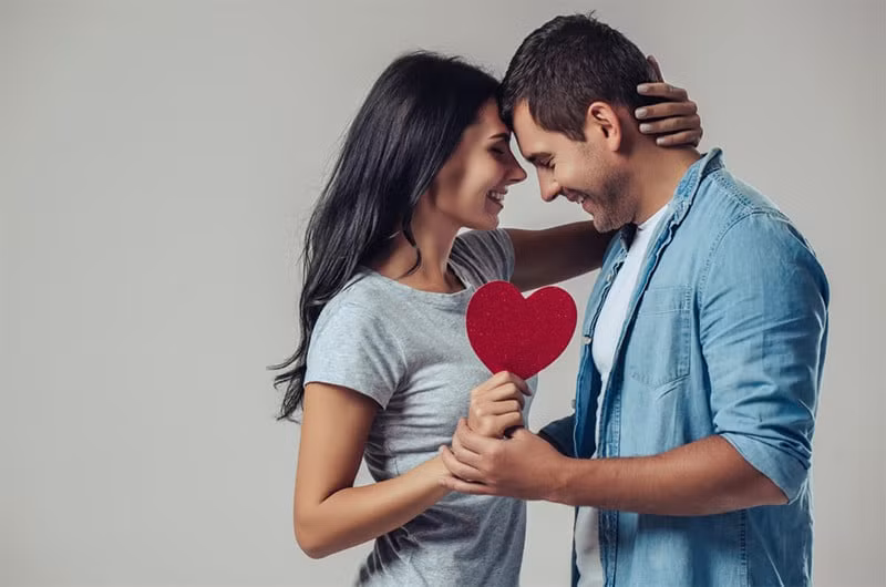 7. Có một sự thật hài hước là yêu càng lâu thì tần suất nói yêu nhau càng ít.