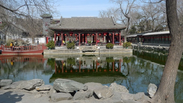 Một vật trấn phong là tấm bia có chữ "Phúc" được Thánh tổ Khang Hy Hoàng đế viết. Chữ "Phúc" mang ý nghĩa "đa điền, đa tử, đa tài, đa thọ" và được mệnh danh là "chữ Phúc đẹp nhất thiên hạ".