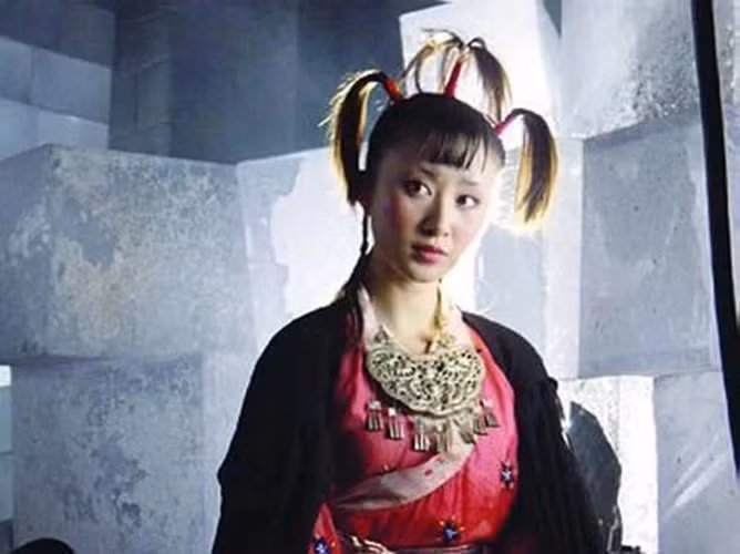 Sinh Tử Phù, hay còn được gọi là bùa sinh tử, là một loại ám khí độc nhất vô nhị của phái Tiêu Dao, một trong những môn phái kỳ dị và mạnh mẽ nhất trong thế giới võ lâm.