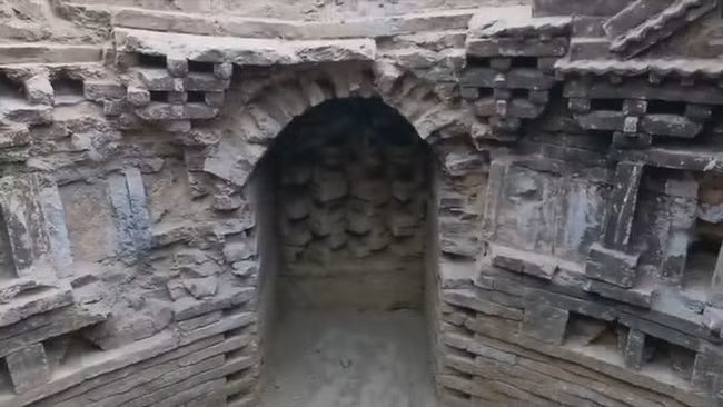 Các nhà khảo cổ đến hiện trường và nhận thấy ngôi mộ đã bị đánh cắp và trống rỗng. (Ảnh minh họa)