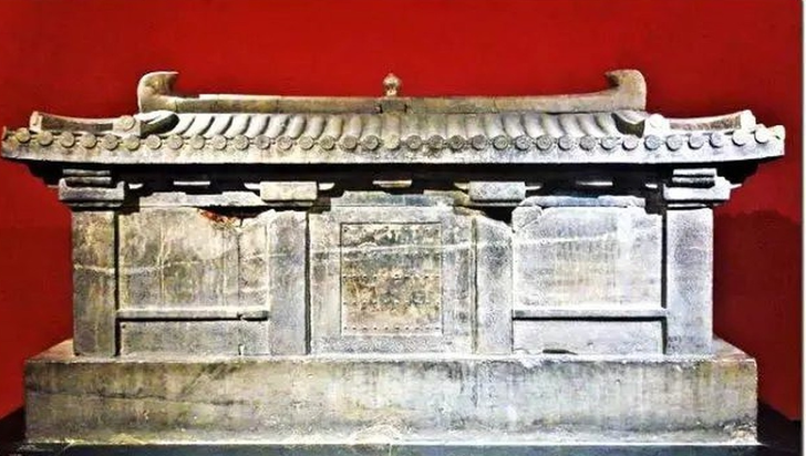 Trên một khu vực khảo cổ ở thành phố Tây An, tỉnh Thiểm Tây (Trung Quốc) vào năm 1957, các nhà khảo cổ học đã phát hiện một ngôi mộ cổ cực kỳ bí ẩn thuộc triều đại nhà Tùy.