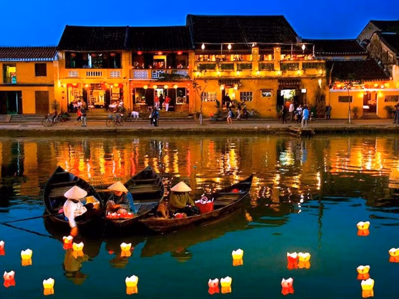 Năm 1999, Hội An chính thức được UNESCO công nhận là Di sản thế giới. Từ đó du lịch Hội An đi phố cổ trở thành điểm đến thu hút đông đảo du khách trong và ngoài nước ghé thăm.