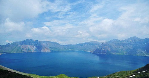 3. Hồ thiên đường: Đây là một trong số những địa danh bí ẩn nhất Trung Quốc. Với diện tích khoảng 10km2, hồ thiên đường nằm trong Khu bảo tồn thiên nhiên quốc gia Changbaishan.