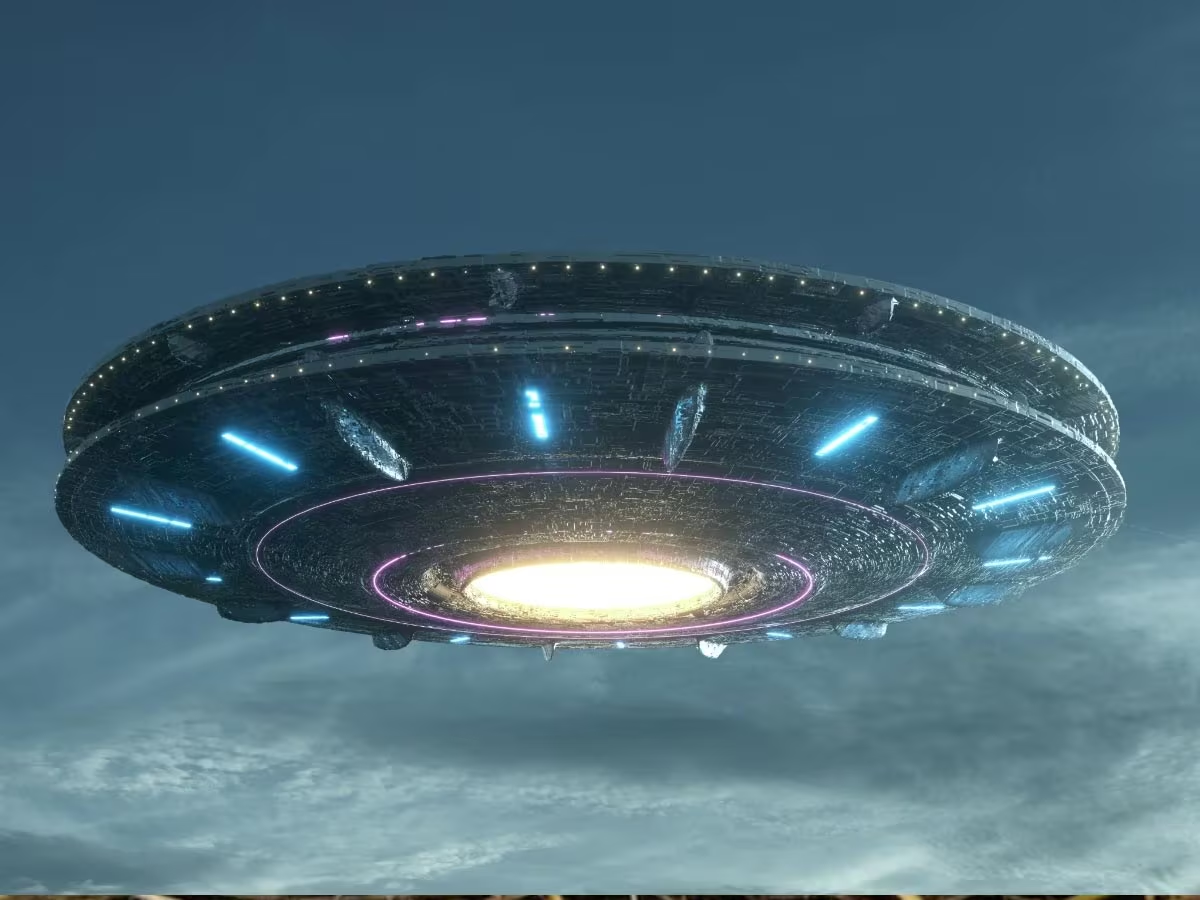 Tuy nhiên, AARO được thành lập vào tháng 7/2022 nhằm tập hợp các lực lượng của Bộ Quốc phòng Mỹ và các cơ quan liên bang khác để nghiên cứu, xác định và phân loại các vật thể dị thường và hiện tượng không xác định khác.