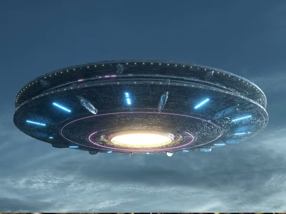 Tuy nhiên, AARO được thành lập vào tháng 7/2022 nhằm tập hợp các lực lượng của Bộ Quốc phòng Mỹ và các cơ quan liên bang khác để nghiên cứu, xác định và phân loại các vật thể dị thường và hiện tượng không xác định khác.