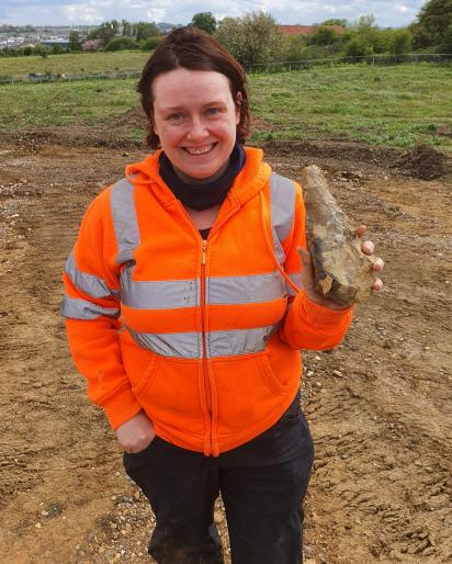 Điều này chứng tỏ sự tiến hóa của con người đã diễn ra từ trước khi loài Homo sapiens xuất hiện.