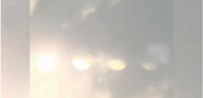 Trước đó, một người ở Sơn Tây, Trung Quốc cũng đã chụp được ảnh 4 Mặt Trời cùng xuất hiện thẳng hàng trên trời.