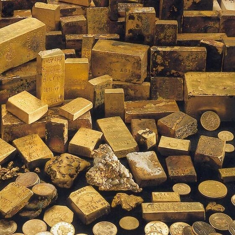 Sau khi tổng thống Ferdinad Marcos bị lật đổ và lưu vong tại Hawaii vào tháng 2/1986, Rogelio Roxas đệ đơn khởi kiện cựu tổng thống vì đã cướp kho báu của ông. Tuy nhiên, ông qua đời trước khi vụ kiện được giải quyết.