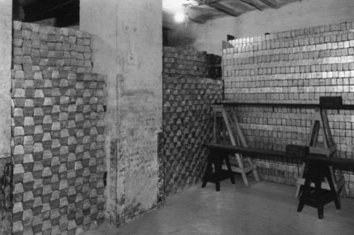 Sau khi tìm thấy một số manh mối và khám phá hệ thống đường hầm, Rogelio Roxas và đội ngũ khai quật đã phát hiện ra một bức tượng Phật bằng vàng cao khoảng 3 feet (khoảng 0,9m) nặng một tấn và 24 thỏi vàng khác.