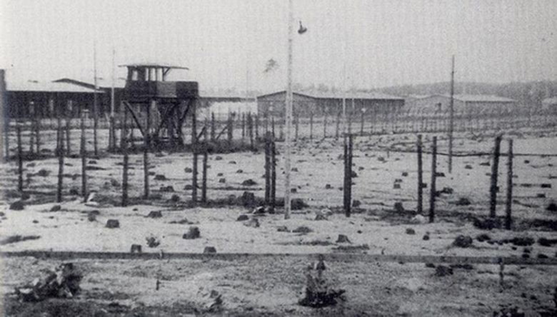 Ban đầu, kế hoạch của họ để vượt ngục bằng cách đào hầm bị coi là điên rồ. Tuy nhiên, kế hoạch này đã được phê duyệt và nhà tù khét tiếng đã trở thành một vở kịch hài hước.