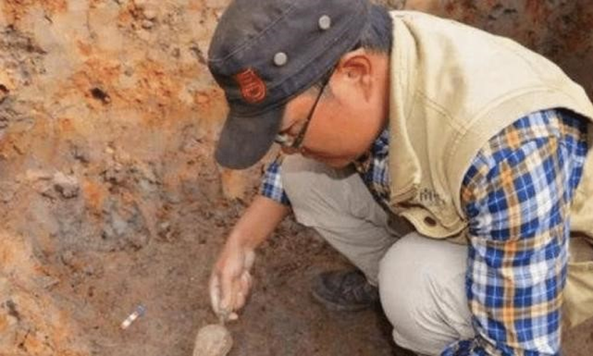 Dù Trương An Vãn không thuộc tầng lớp quyền thế, nhưng việc đặt báu vật quý trên đầu tiểu thiếp cho thấy tình yêu của ông dành cho cô. Điều này thực sự là một câu chuyện tình yêu đáng ghen tị, vì tiểu thiếp thường không được coi trọng như chính thất.