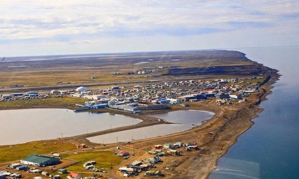 2. Thị trấn Utqiagvik ở Alaska - Mỹ: Giống như nhiều thị trấn ở Bắc Cực, nơi đây trải qua nhiều hiện tượng tự nhiên khắc nghiệt về nhiệt độ.