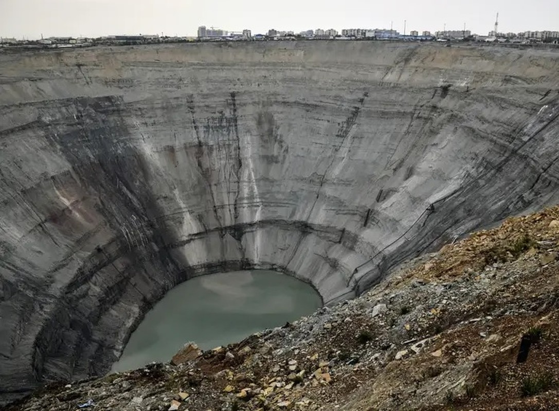 Theo các chuyên gia, trữ lượng kim cương tại mỏ Popigaï lớn gấp 110 lần so với tổng trữ lượng kim cương trên thế giới, ước tính khoảng 147 tỷ carat. Độ bền của những viên kim cương này cũng cao hơn gấp đôi so với kim cương sản xuất công nghiệp.