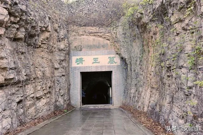 Đó là lăng mộ của Trung Sơn Tĩnh vương Lưu Thắng, một nhà chư hầu của nhà Hán.