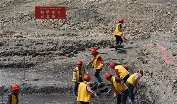 Nao vet long song, vo tinh dung trung “kho bau” khong lo ngan ty