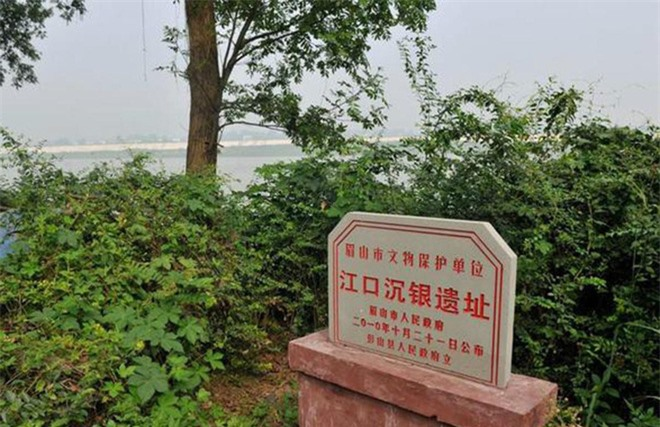 Truyền thuyết dân gian cũng đóng góp vào việc tìm kiếm kho báu này thông qua một bài đồng dao mô tả vị trí của kho báu.