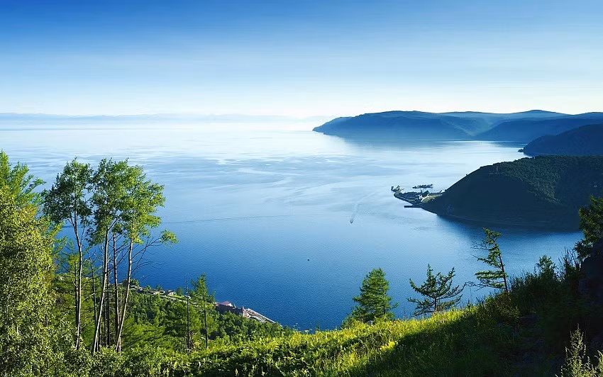 Cho đến nay, những bí ẩn xung quanh hồ Baikal vẫn chưa có lời giải đáp chính thức, tạo nên vẻ đẹp hùng vĩ và đáng sợ của hồ nước này.