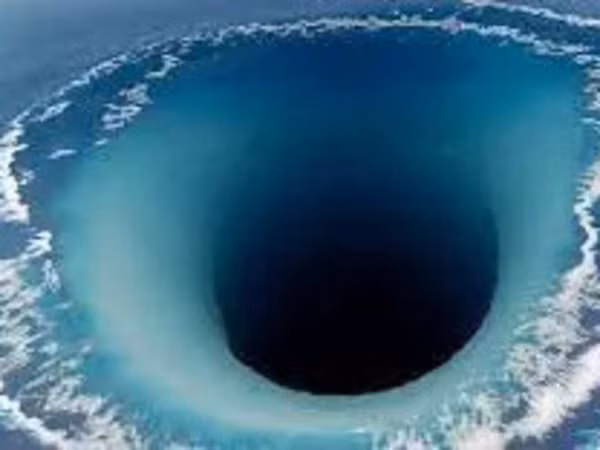Điều này đã dẫn đến hình thành một vùng trũng hình tròn bắt đầu từ mũi phía nam của Ấn Độ, với diện tích khoảng 3 triệu km2.