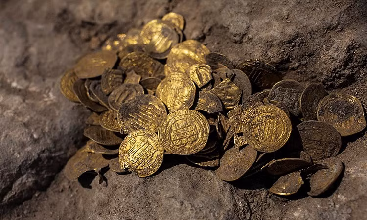 Nhiều người dân Kentucky giàu có được đồn đại đã chôn số tiền lớn để ngăn chúng bị chiếm lấy trong thời điểm Nội chiến diễn ra.