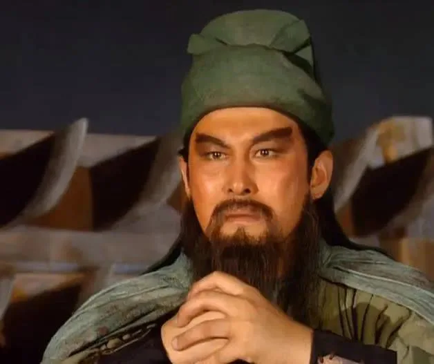 Người dân tin rằng ông có thần thoại và tinh thần thượng võ đáng kính. Quan Vũ đã được tôn làm Thần võ, thậm chí là Võ Thánh. Vì vậy, hai ngôi mộ của Quan Vũ vẫn không bị xâm phạm sau hàng trăm năm.