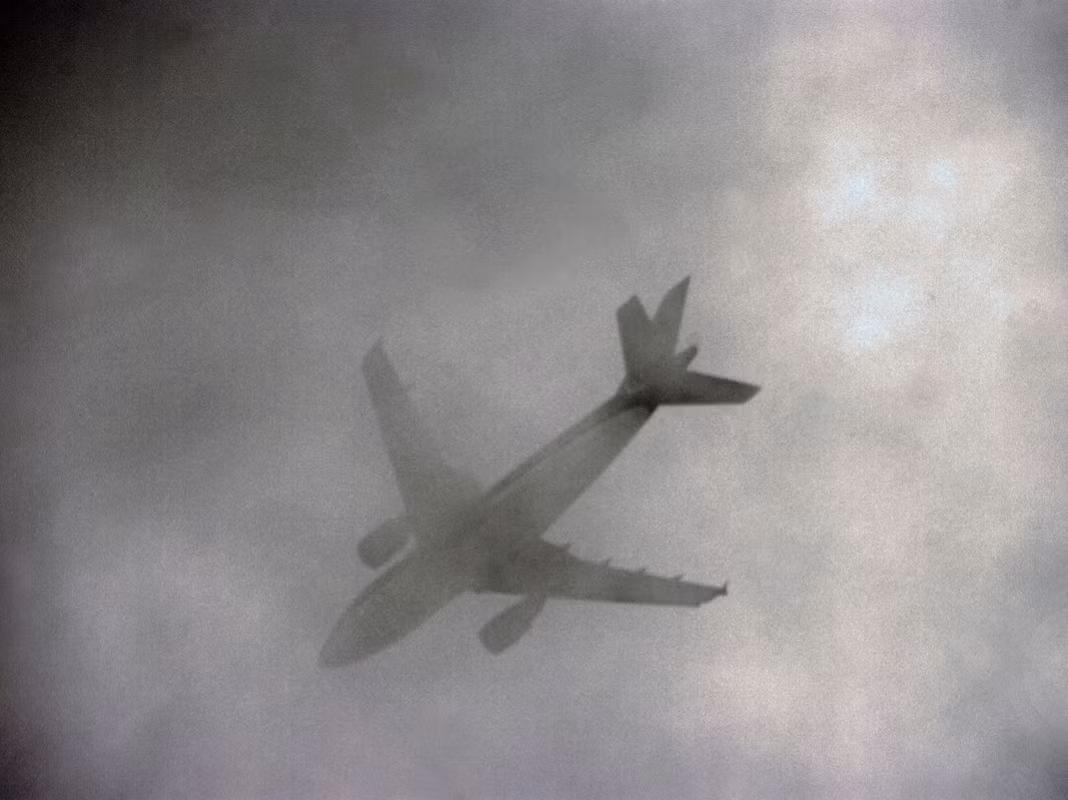 Sau 35 năm, vào năm 1989, người ta tình cờ tìm thấy một máy bay khổng lồ tại thành phố cảng Porto Alegre, Brazil và xác định đó chính là chiếc máy bay mất tích từ lâu của Santiago Airlines.