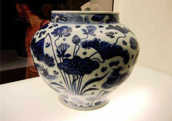 Tổng số di vật tìm thấy là 245, trong đó có 239 đồ gốm sứ màu xanh, trắng. Trong số đó, có 19 chiếc là sứ Thanh Hoa của Cảnh Đức Trấn, một loại đồ sứ quý hiếm và có giá trị cao.