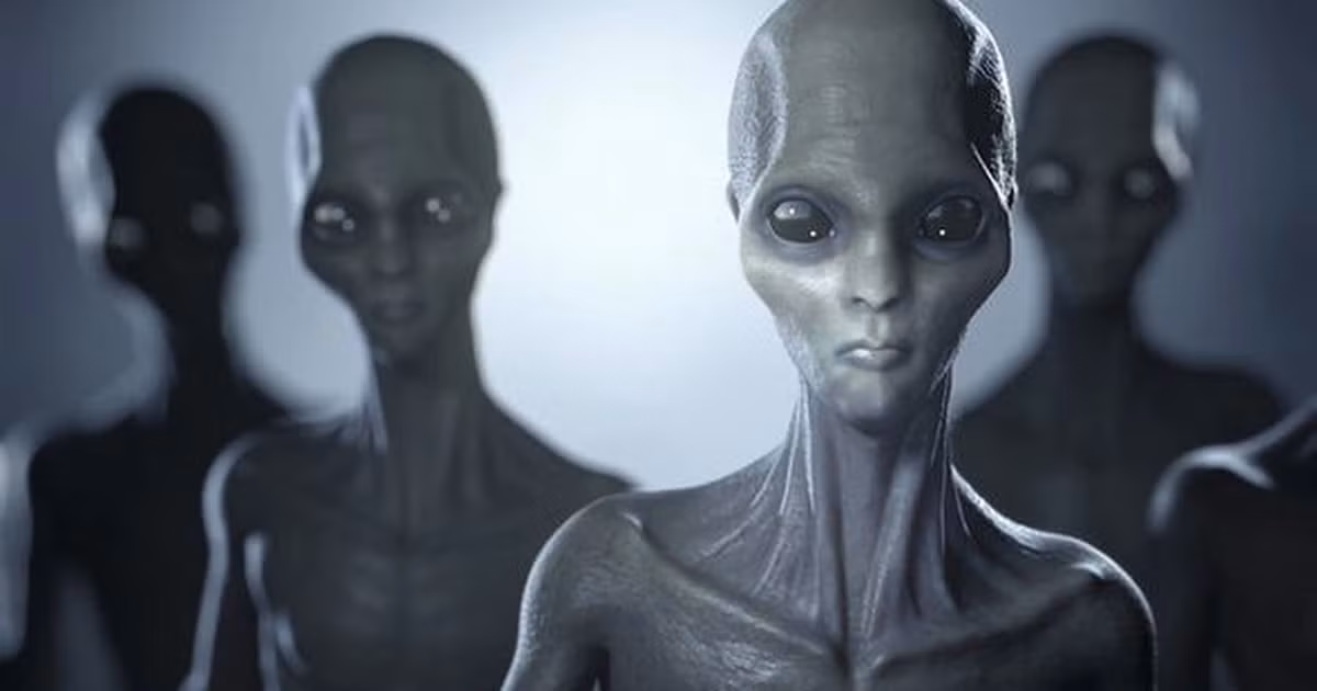 Lần đầu tiên, ông kể rằng ông bị đánh thức và đưa tới Thượng Hải trong vòng chưa đầy 12 tiếng. Lần thứ hai, ông lại biến mất khi đang họp và xuất hiện tại cửa doanh trại quân đội ở Thượng Hải. Lần cuối cùng, ông bất ngờ ngã gục và tỉnh dậy trong một khách sạn với hai người cảnh sát từ Thượng Hải.