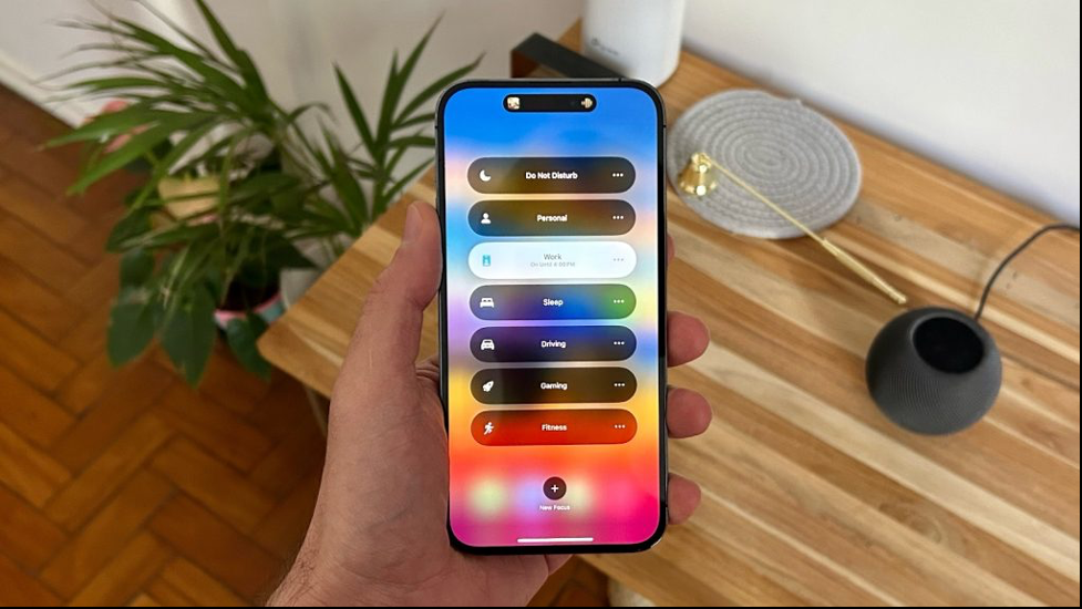 Sản phẩm iPhone màn hình cuộn có thể mang lại nhiều lợi ích cho người dùng. Một trong số đó là khả năng tiết kiệm không gian.