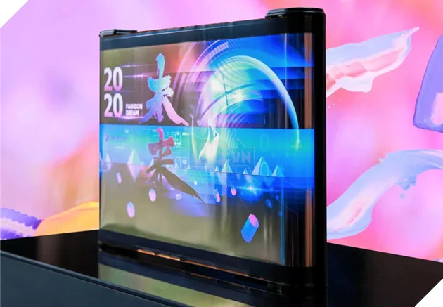 Nhờ vào tính năng cuộn, người dùng có thể thoải mái sử dụng màn hình lớn khi cần thiết, nhưng lại có thể thu gọn lại khi không sử dụng, giúp giảm thiểu diện tích chiếm dụng trên thiết bị.