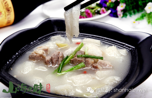 Nấm tre có vị ngọt, bùi và rất ngon, được sử dụng làm nguyên liệu chính trong món "trúc tôn phù dung", một món ăn nổi tiếng tại Trung Quốc.