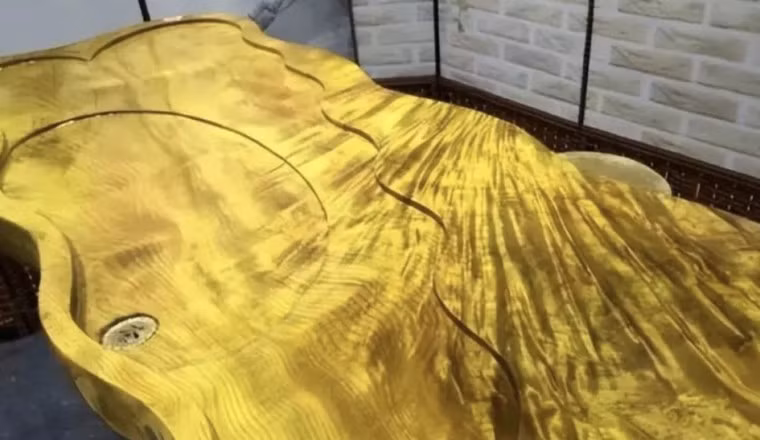 Kim tơ nam mộc có khả năng chống ăn mòn mạnh, cho dù chôn sâu trong lòng đất cũng không thể mục nát trong hàng nghìn năm. Đây được xem là một nguyên liệu quý dành cho xây dựng và đồ nội thất cao cấp.