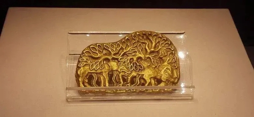 Tưởng rằng đây là một miếng vàng vô giá, ông đã đem nó đi định giá tại một tiệm vàng lớn.