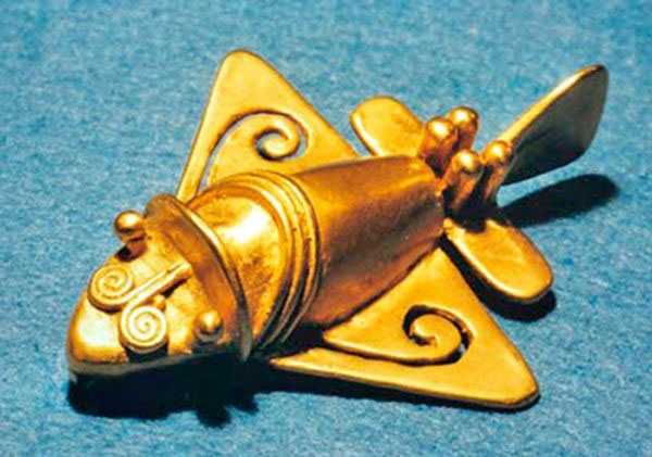 4. Máy bay cổ đại của người Inca: Một số đồ trang sức của người Inca và tiền Columbus có hình dáng giống máy bay hiện đại và có thể bay lượn trên bầu trời, khiến nhiều người tưởng đây là công nghệ của người ngoài hành tinh.