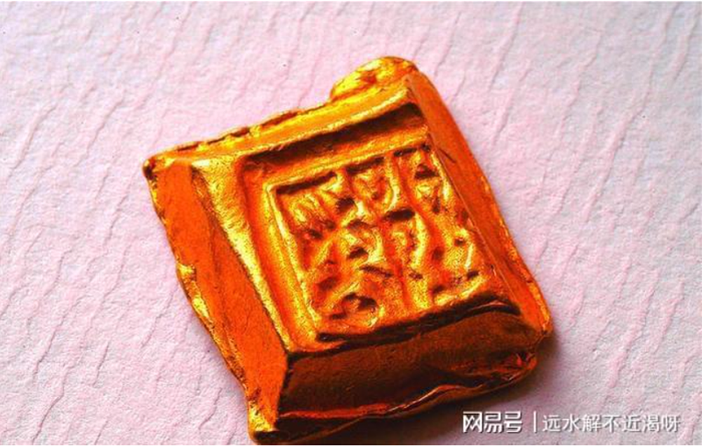 Tình trạng này đã thu hút sự quan tâm của các tay buôn cổ vật và ao cá làng Hữu Nghị đã trở nên đông đúc.