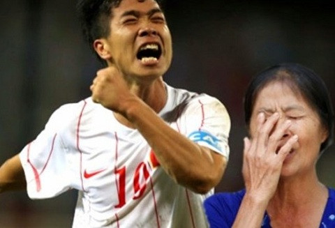 Nỗi buồn thua trận chưa nguôi ngoai, ngay khi về nước Công Phượng đã phải nhận một hung tin từ gia đình. Khi được mẹ và anh chị em đón ở sân bay Tân Sơn Nhất, số 10 của U23 Việt Nam đã nghe tin anh trai Công Thủy bị tai nạn nghiêm trọng đang phải nằm viện điều trị.