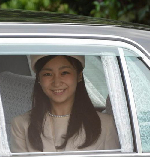 Công chúa Kako là người bộc lộ năng khiếu nghệ thuật từ khi còn rất nhỏ. Từ khi học tiểu học ở ngôi trường dành cho gia đình quý tộc ở Nhật, Kako đã tham gia nhiều CLB nghệ thuật tại trường và cô đặc biệt yêu thích môn trượt băng. Kako từng tham dự tranh Cúp Mùa xuân của Hiệp hội Trượt băng Nhật Bản năm 2007.