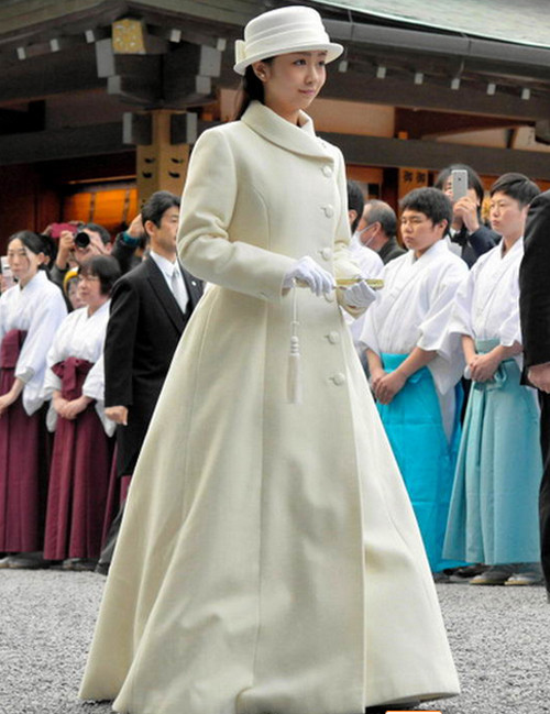 Ở tuổi 20 nhưng công chúa Kako thường xuất hiện trước công chúng với hình ảnh khá lộng lẫy, quyến rũ và già dặn hơn tuổi thật rất nhiều. Gần đây, nàng công chúa 9X được nhận xét là càng ngày càng xinh đẹp và gây nhiều ấn tượng hơn.