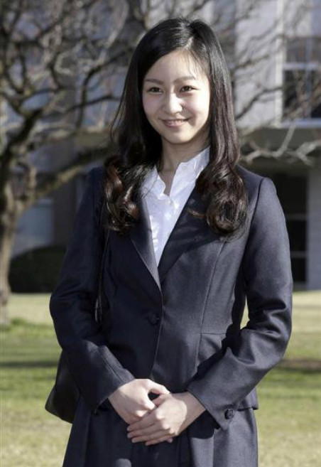 Đến năm 2014, công chúa Kako bất ngờ bỏ trường Đại học Gakushuin, thi đậu vào trường International Christian University - trường Đại học Quốc tế Thiên chúa giáo.