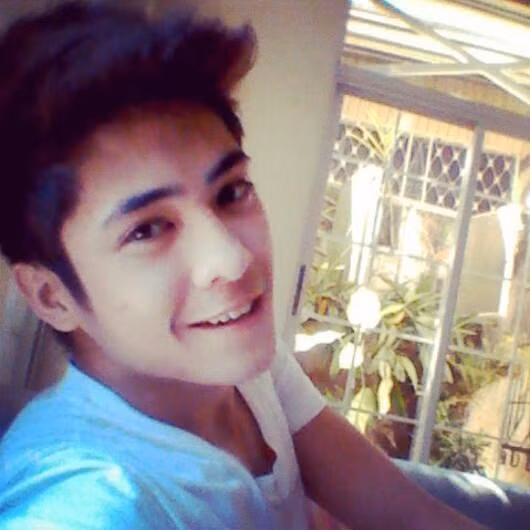 Được biết Jayjay Arcilla là chàng hot boy khá quen mặt tại Philippines. Anh hiện đang sinh sống tại thành phố San Paplo, tỉnh Laguna và có một lượng fan không nhỏ.