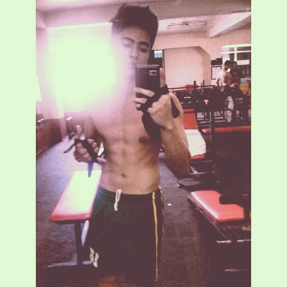 Để có được vóc dáng đẹp, Jayjay Arcilla rất thường xuyên tập gym. Anh còn là hot boy thể hình thường xuyên khoe những bức ảnh chụp trong phòng tập lên mạng khiến các fan, các cô gái trẻ ngưỡng mộ, "thèm khát".