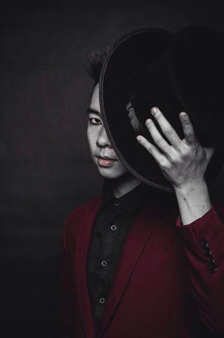 Còn rất trẻ nhưng Hoài Nam đã có kinh nghiệm 8 năm trong nghề ảo thuật, biểu diễn chuyên nghiệp được 3 năm và tạo được ít nhiều danh tiếng trong giới ảo thuật ở Việt Nam với kỹ thuật đặc biệt và nỗ lực tìm tòi, học hỏi không ngừng nghỉ.