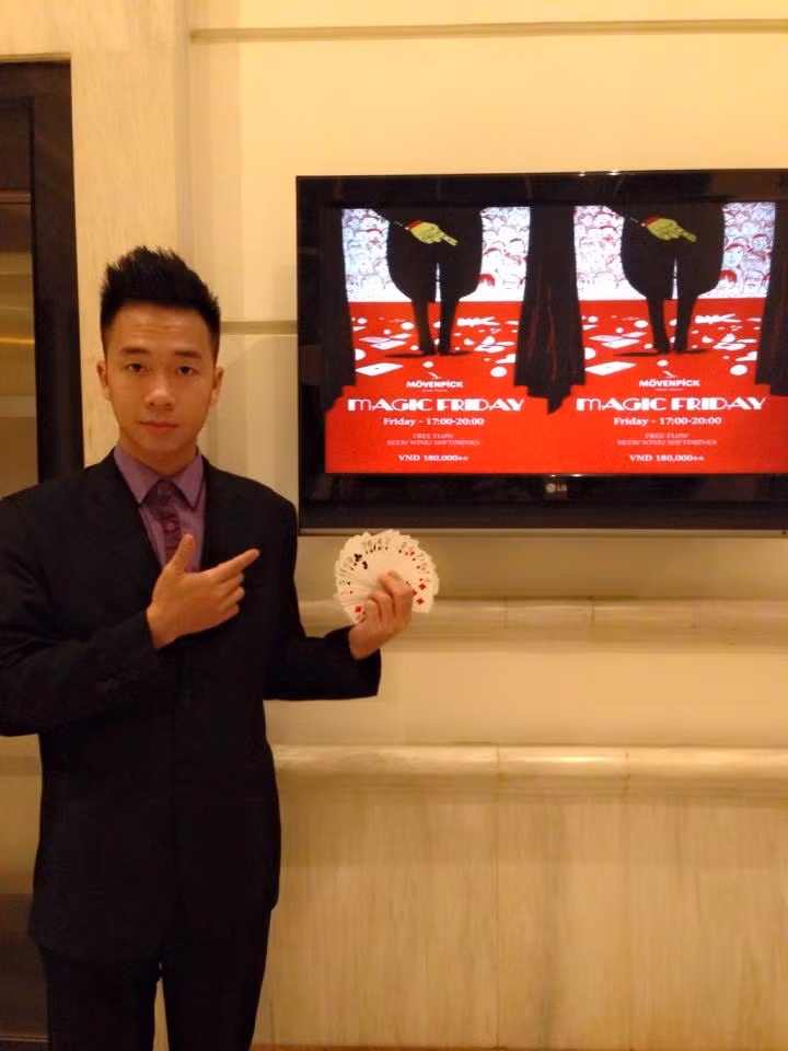 Đã có rất nhiều luồng ý kiến trái chiều được đưa ra xoay quanh màn biểu diễn mới đây của Hoài Nam. Tuy nhiên, ít ai biết rằng để thực hiện được màn biểu diễn ảo thuật này, Hoài Nam đã phải khổ công tập luyện, từng nhiều lần bị ngã từ trên nóc ô tô xuống và bị thương không nhẹ.