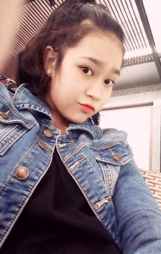 Thúy Hằng chia sẻ về ước mơ của mình: "Em ước mơ sau này sẽ trở thành một nhà thiết kế thời trang vì đó là đam mê từ nhỏ của em. Phong cách thời trang của em chủ yếu thiên về sự đơn giản, mang tính ứng dụng cao".