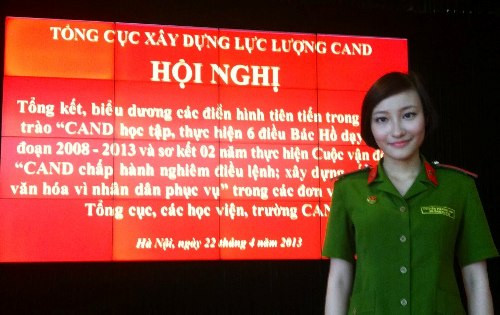 Có thành tích học tập tốt, luôn hoàn thành xuất sắc những nhiệm vụ được giao... Phương Linh còn được thầy cô, bạn bè biết đến là một cây văn nghệ đỉnh của trường.