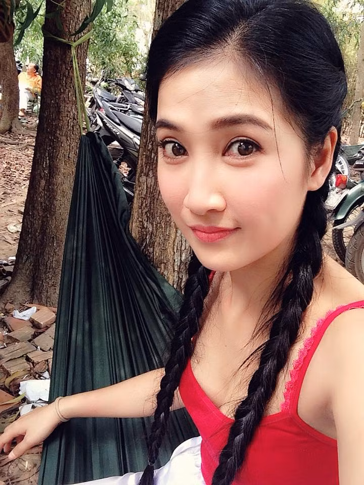 Hot girl U30 tre dep dien canh giat do gay sot mang-Hinh-5