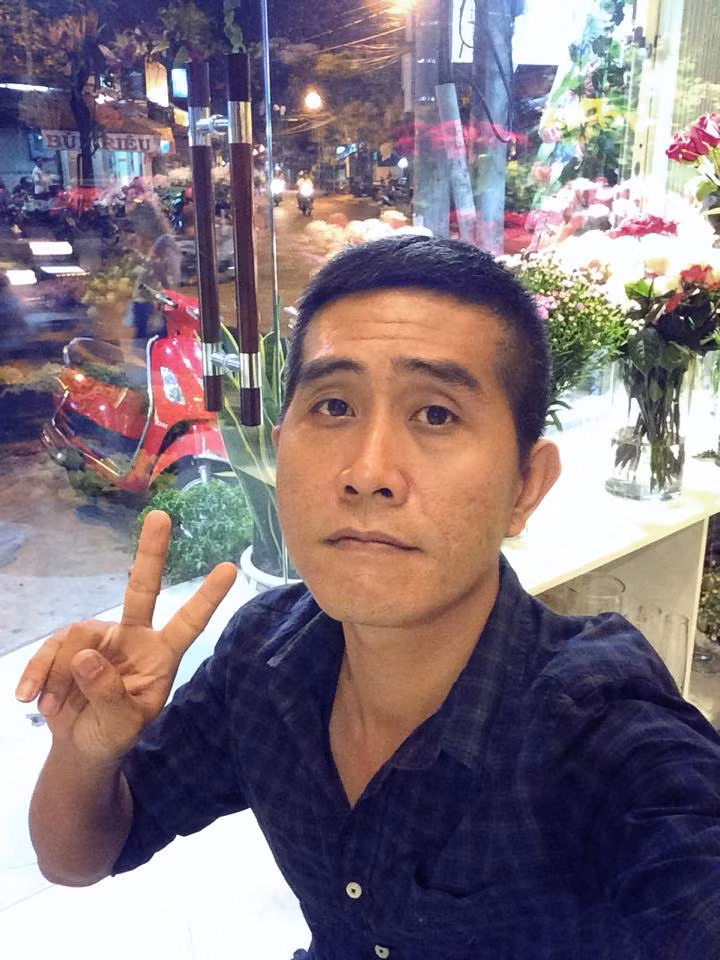 Chú Hải có tính cách rất trẻ trung, "xì - tin", giao tiếp tiếng Anh rất tốt và thích chụp ảnh, quay video đăng lên trang cá nhân, giao lưu với bạn bè.